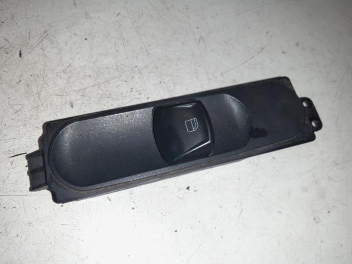 Usados Interruptor de ventanilla eléctrica Volkswagen Crafter 2.5 TDI 30/32/35/46/50 Precio € 25,00 Norma de margen ofrecido por A.T.S. van de Wiel