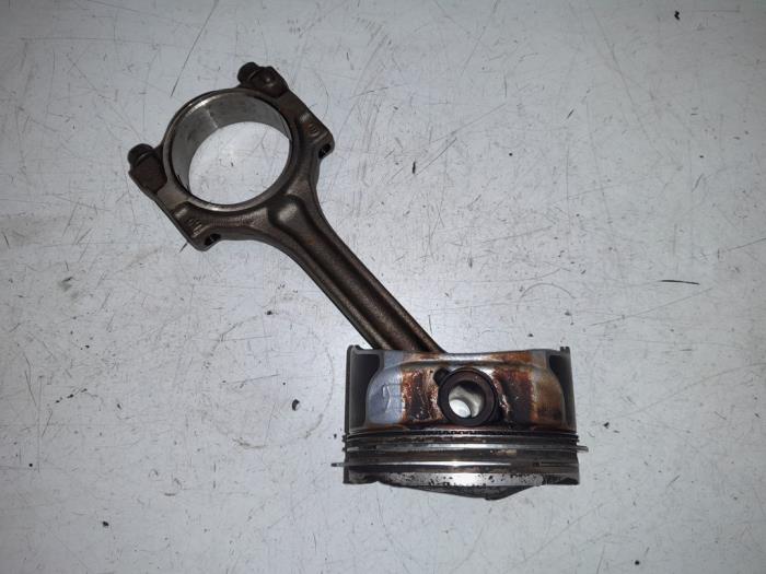 Usagé Piston Alfa Romeo 159 (939AX) 2.2 JTS 16V Prix € 75,00 Règlement à la marge proposé par A.T.S. van de Wiel