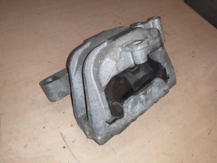 Used Engine mount Volkswagen Golf V (1K1) 1.6 Price € 30,00 Margin scheme offered by A.T.S. van de Wiel