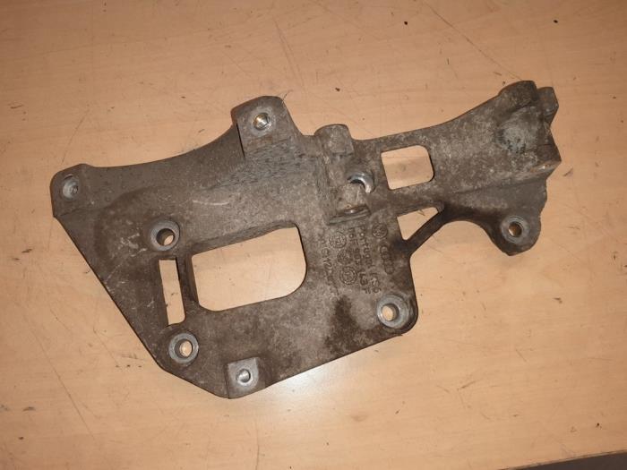 Used Alternator upper bracket Volkswagen Golf V (1K1) 1.6 Price € 35,00 Margin scheme offered by A.T.S. van de Wiel