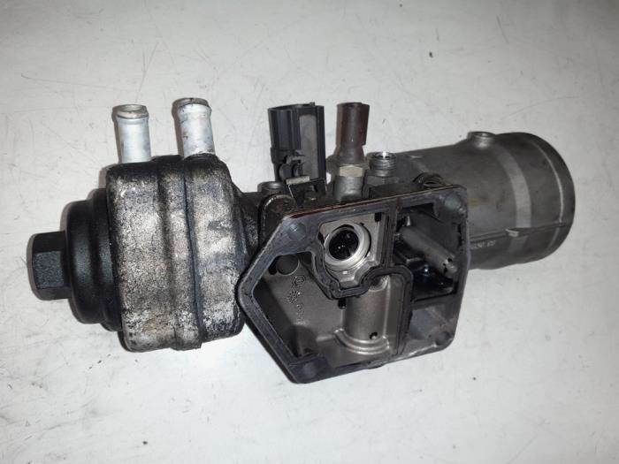 Gebrauchte Ölfiltergehäuse Volkswagen Caddy III (2KA,2KH,2CA,2CH) Preis € 35,00 Margenregelung angeboten von A.T.S. van de Wiel