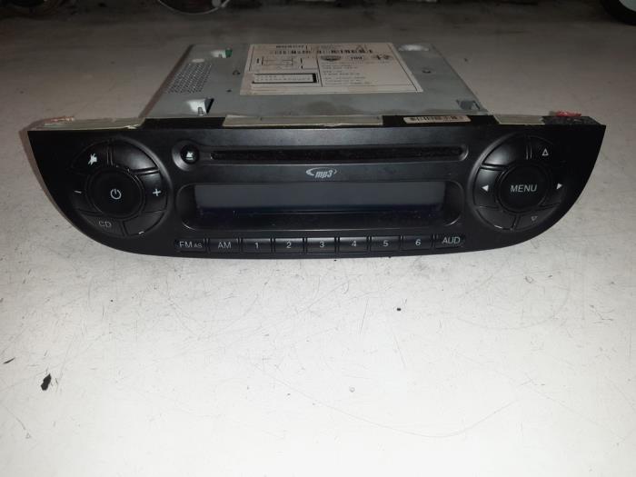 Reproductor de CD y radio de un Fiat 500 (312) 1.2 LPG 2011