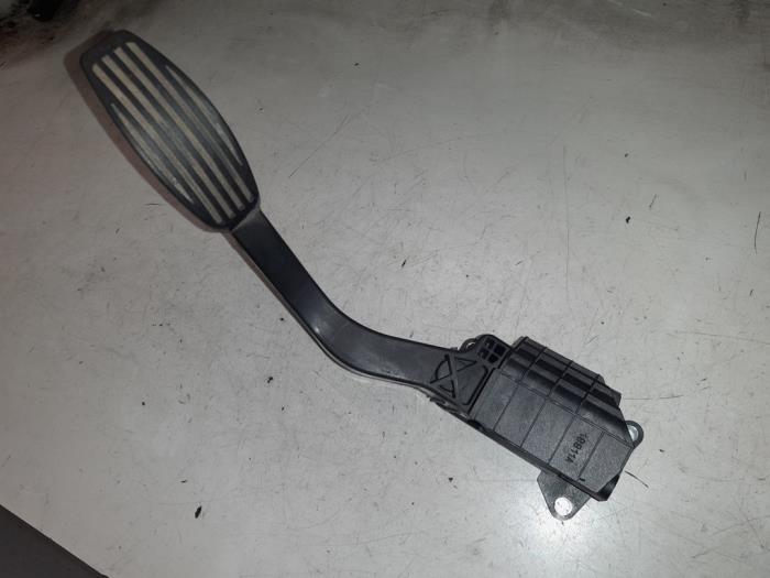 Accelerator pedal from a Fiat 500 (312) 1.2 LPG 2011