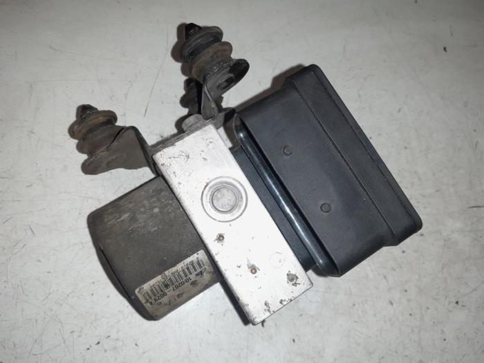 Usagé Pompe ABS Volkswagen Caddy III (2KA,2KH,2CA,2CH) 1.9 TDI Prix € 65,00 Règlement à la marge proposé par A.T.S. van de Wiel