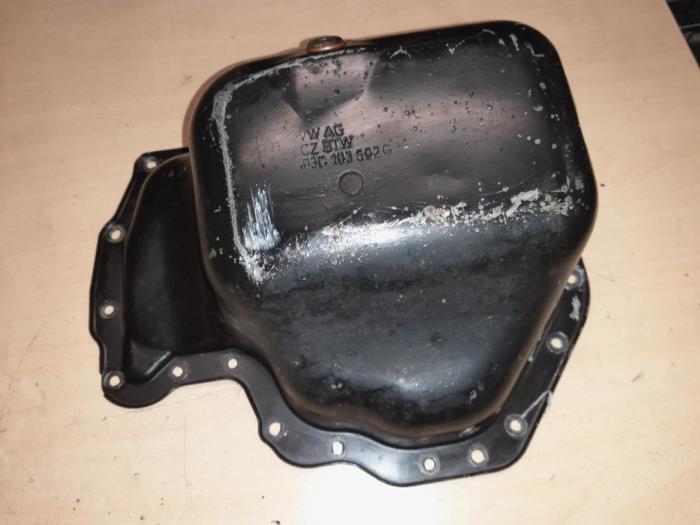 Usagé Couvercle carter Volkswagen Polo V (6R) 1.2 12V Prix € 35,00 Règlement à la marge proposé par A.T.S. van de Wiel