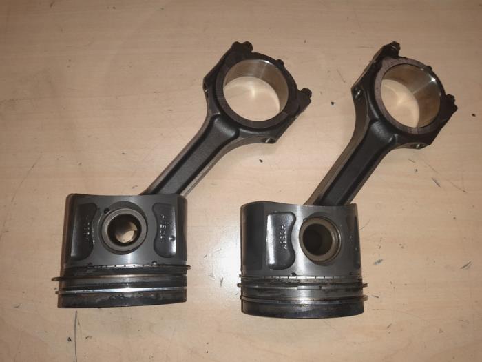 Usagé Piston Peugeot Boxer Prix € 100,00 Règlement à la marge proposé par A.T.S. van de Wiel