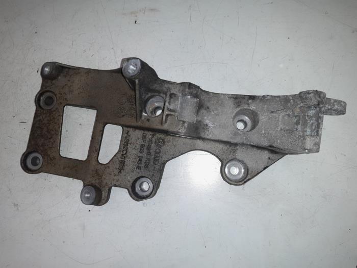 Gebrauchte Dynamostütze oben Seat Leon (1P1) 2.0 TFSI FR 16V Preis € 35,00 Margenregelung angeboten von A.T.S. van de Wiel