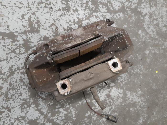Front brake calliper, left from a Alfa Romeo 159 (939AX) 3.2 JTS V6 24V Q4 2006