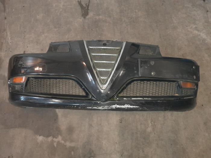 Front bumper from a Alfa Romeo GT (937) 1.9 JTD 16V Multijet 2005