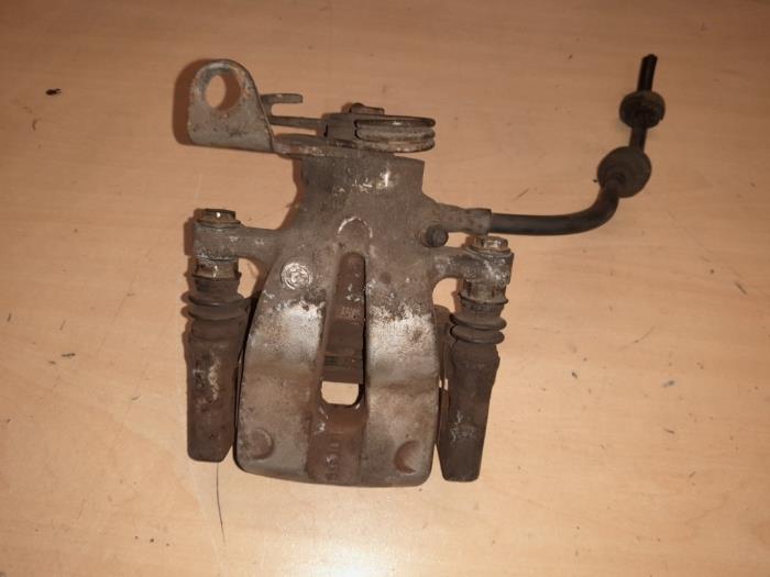 Gebrauchte Bremszange rechts hinten Alfa Romeo GT (937) 1.9 JTD 16V Multijet Preis € 30,00 Margenregelung angeboten von A.T.S. van de Wiel