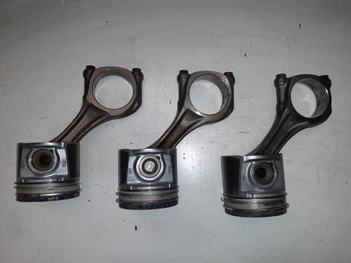 Usados Pistón Fiat Ducato (250) 2.3 D 130 Multijet Minibus Extralongo Precio € 225,00 Norma de margen ofrecido por A.T.S. van de Wiel