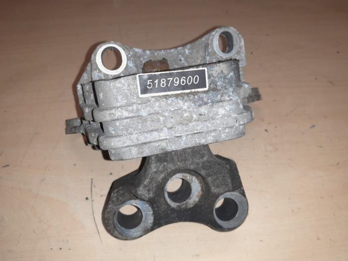 Used Engine mount Alfa Romeo Giulietta (940) 1.6 JTDm 16V Price € 35,00 Margin scheme offered by A.T.S. van de Wiel