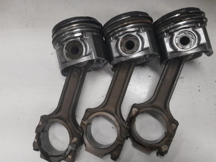 Usados Pistón Alfa Romeo GT (937) 1.9 JTD 16V Multijet Precio € 120,00 Norma de margen ofrecido por A.T.S. van de Wiel