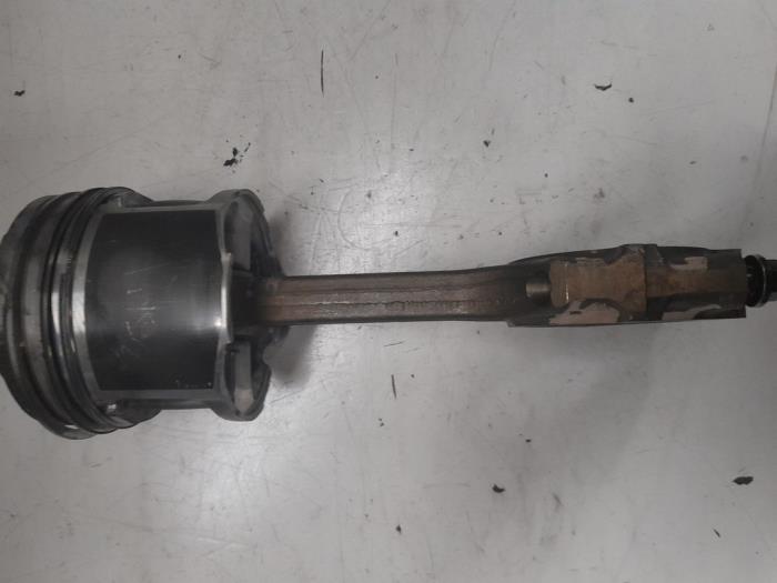 Usados Pistón Alfa Romeo GT (937) 1.9 JTD 16V Multijet Precio € 40,00 Norma de margen ofrecido por A.T.S. van de Wiel