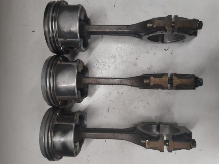 Usagé Piston Alfa Romeo GT (937) 2.0 JTS 16V Prix € 180,00 Règlement à la marge proposé par A.T.S. van de Wiel