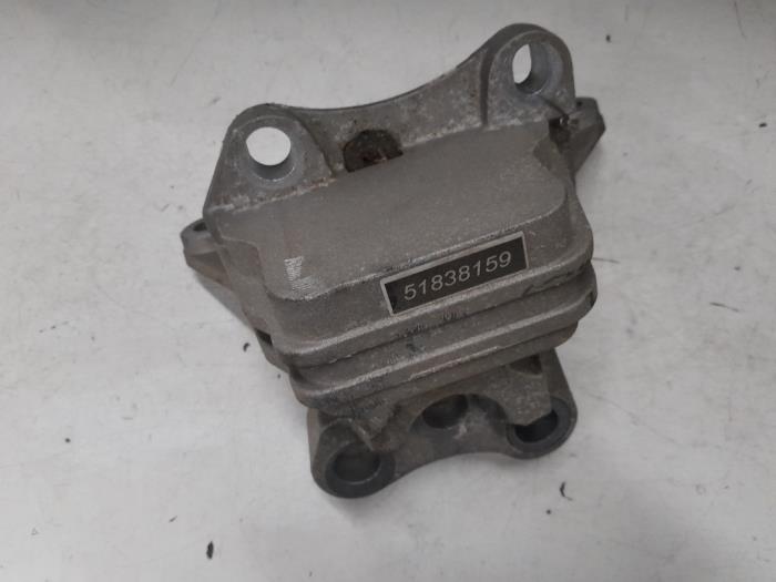 Used Engine mount Alfa Romeo Giulietta (940) 1.4 TB 16V Price € 40,00 Margin scheme offered by A.T.S. van de Wiel