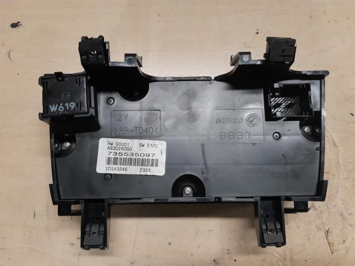 Heater control panel from a Fiat Ducato (250) 2.3 D 130 Multijet 2018
