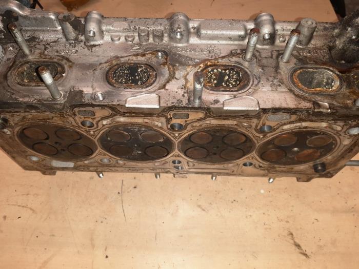Begagnade Topplock Alfa Romeo Giulietta (940) 1.6 JTDm 16V Pris € 225,00 Marginaltabell erbjuds av A.T.S. van de Wiel