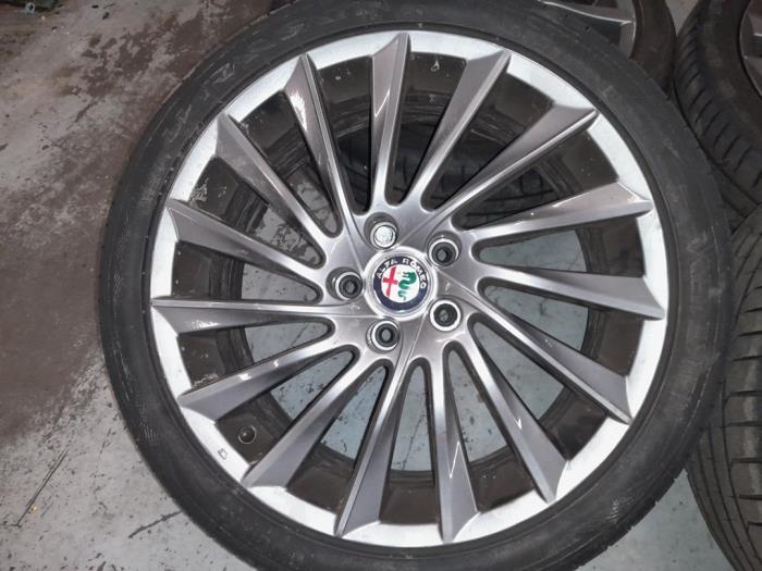 Sport rims set + tires Alfa Romeo Giulietta 1.4 TB 16V Bifuel ...