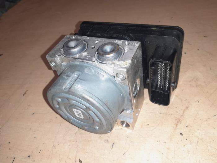 Używane Pompa ABS Alfa Romeo Giulietta (940) 1.75 TBI 16V QV Cena € 185,00 Procedura marży oferowane przez A.T.S. van de Wiel