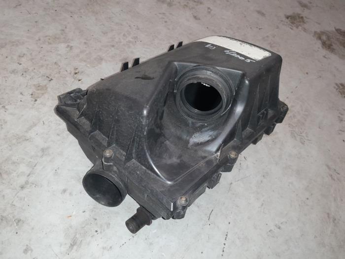 Begagnade Luftfilterhus Fiat Croma (194) 1.9 D Multijet 16V Pris € 75,00 Marginaltabell erbjuds av A.T.S. van de Wiel