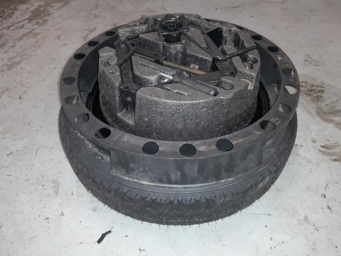 Space-saver spare wheel from a Fiat Croma (194) 1.9 JTD Multijet 16V 2006