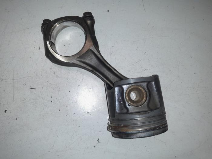 Usados Pistón Fiat Ducato (250) 2.3 D 120 Multijet Precio € 125,00 Norma de margen ofrecido por A.T.S. van de Wiel