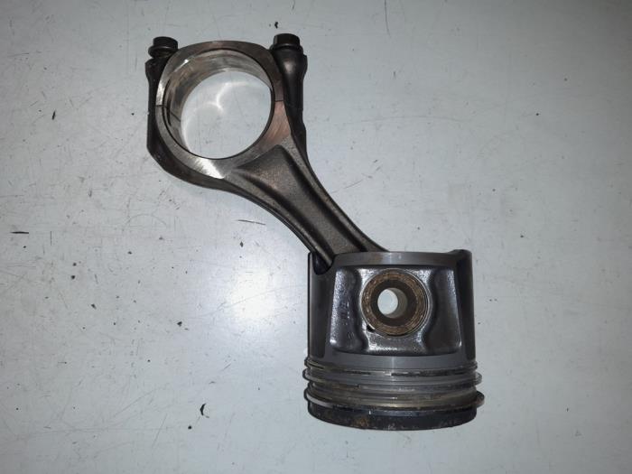 Usados Pistón Fiat Ducato (250) 2.3 D 120 Multijet Precio € 125,00 Norma de margen ofrecido por A.T.S. van de Wiel
