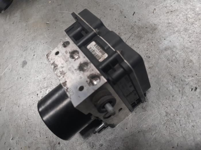 Begagnade ABS-pump Volkswagen Polo V (6R) 1.2 12V Pris € 35,00 Marginaltabell erbjuds av A.T.S. van de Wiel