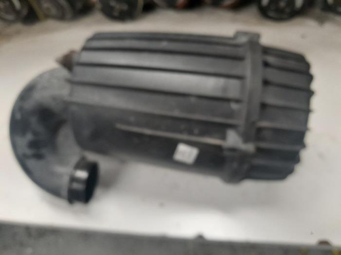 Cuerpo de filtro de aire de un Fiat Ducato (250) 3.0 D 177 MultiJet II Power 2016