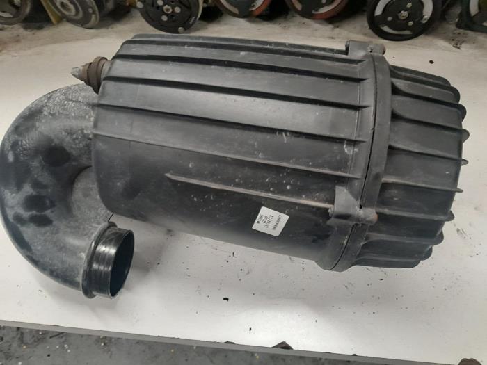 Cuerpo de filtro de aire de un Fiat Ducato (250) 3.0 D 177 MultiJet II Power 2016