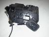 Central locking motor from a Seat Leon ST (5FF) 1.6 TDI Ecomotive 16V 2014