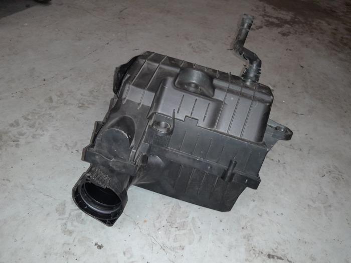 Cuerpo de filtro de aire de un Seat Leon ST (5FF) 1.6 TDI Ecomotive 16V 2014