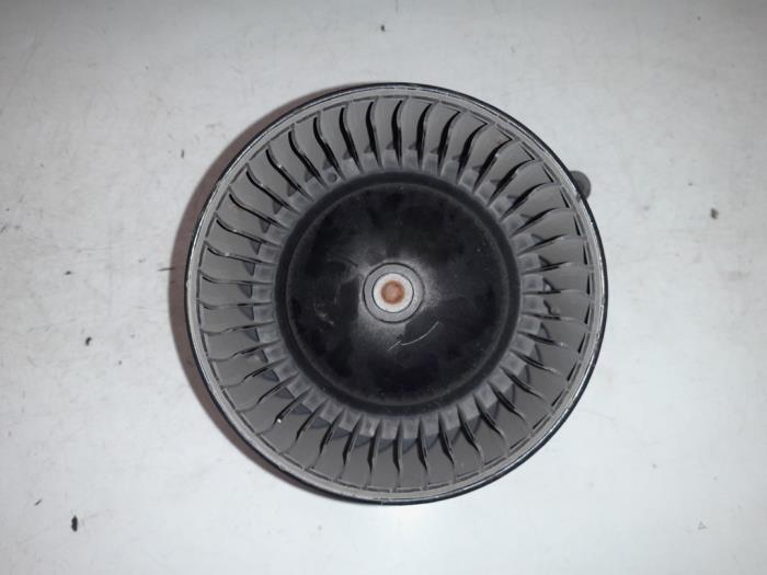 Heating and ventilation fan motor from a Fiat Ducato (250) 2.3 D 130 Multijet 2017