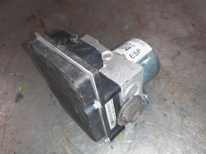 Usagé Pompe ABS Fiat 500 (312) 1.4 16V Prix € 65,00 Règlement à la marge proposé par A.T.S. van de Wiel