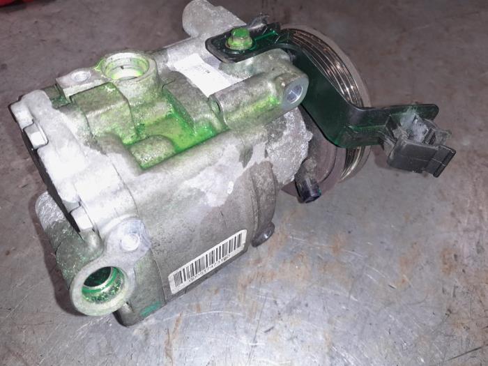Air conditioning pump from a Fiat 500 (312) 1.4 16V 2009