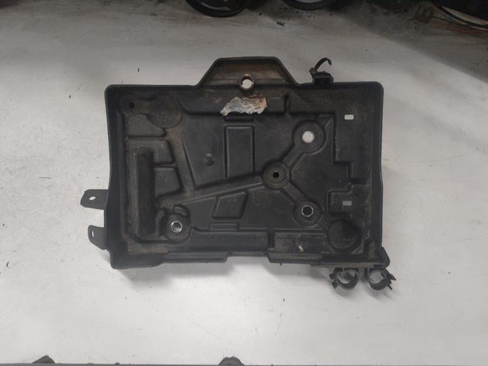 Begagnade Batterilåda Alfa Romeo Giulietta (940) 1.4 TB 16V MultiAir Pris € 30,00 Marginaltabell erbjuds av A.T.S. van de Wiel