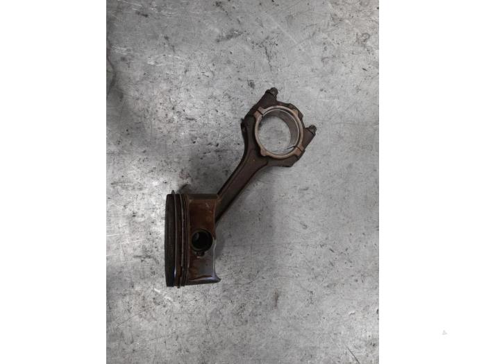 Usados Pistón Alfa Romeo 159 Sportwagon (939BX) 1.8 MPI 16V Precio € 40,00 Norma de margen ofrecido por A.T.S. van de Wiel