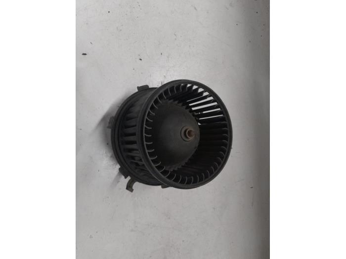 Heating and ventilation fan motor from a Fiat Ducato (250) 2.3 D 130 Multijet 2011