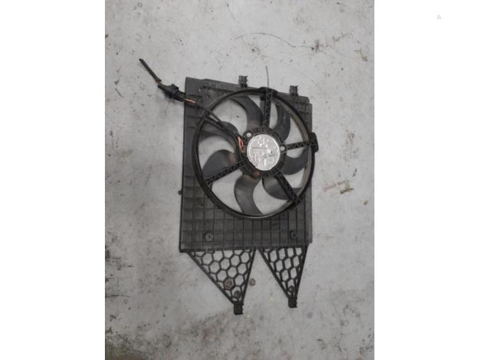 Cooling fans from a Seat Ibiza ST (6J8) 1.2 TDI Ecomotive 2012