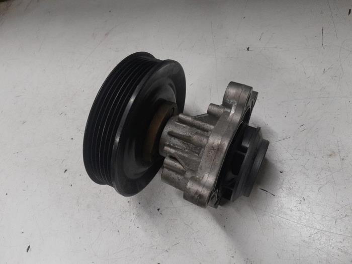 Begagnade Vattenpump Volkswagen Polo V (6R) 1.2 12V Pris € 25,00 Marginaltabell erbjuds av A.T.S. van de Wiel