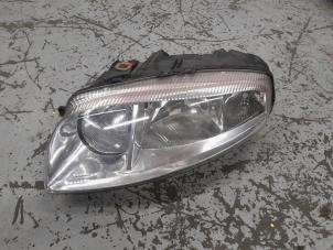 Used Headlight, left Alfa Romeo GT (937) 1.9 JTD 16V Multijet Price € 125,00 Margin scheme offered by A.T.S. van de Wiel