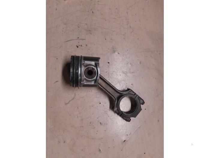 Usados Pistón Alfa Romeo GT (937) 1.9 JTD 16V Multijet Precio € 65,00 Norma de margen ofrecido por A.T.S. van de Wiel