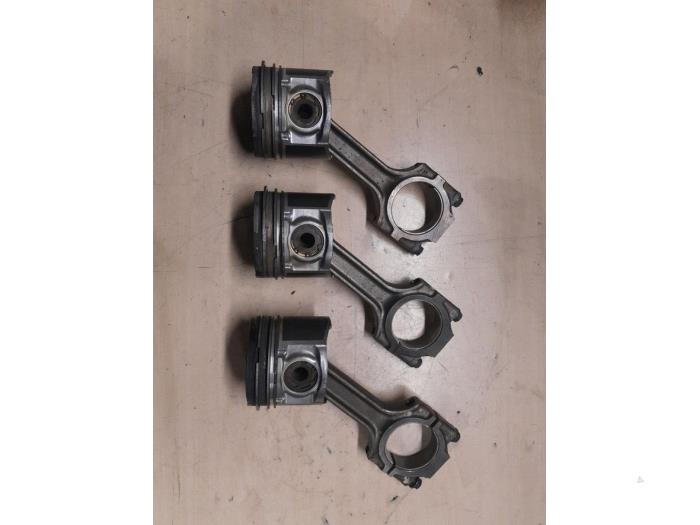 Usados Pistón Alfa Romeo GT (937) 1.9 JTD 16V Multijet Precio € 175,00 Norma de margen ofrecido por A.T.S. van de Wiel