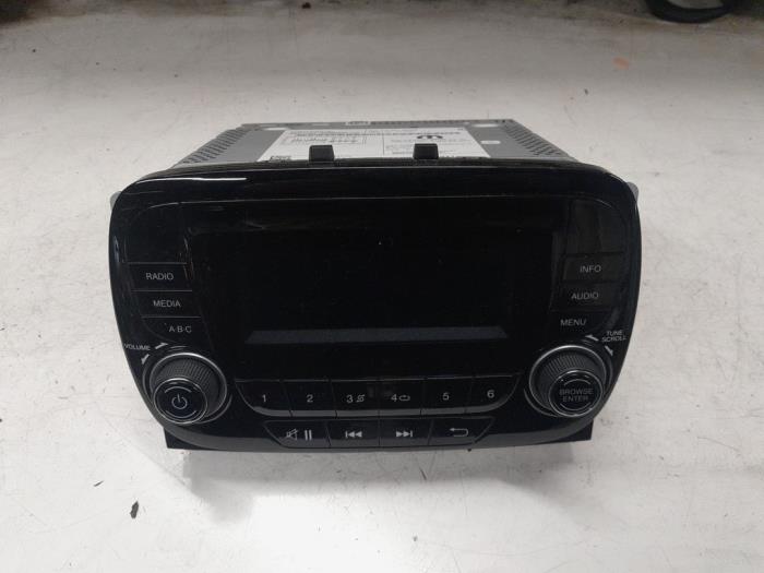 Używane Radio Fiat 500 (312) 0.9 TwinAir 60 Cena € 190,00 Procedura marży oferowane przez A.T.S. van de Wiel