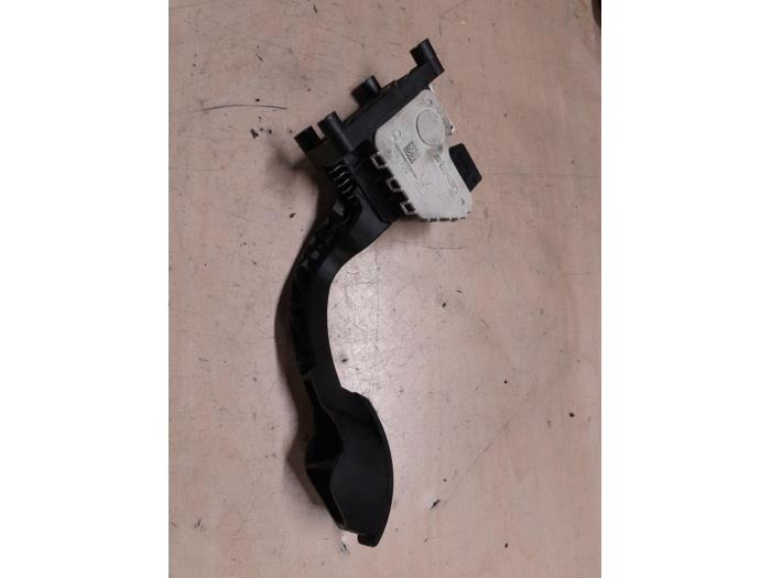 Accelerator pedal from a Fiat 500 (312) 0.9 TwinAir 60 2017