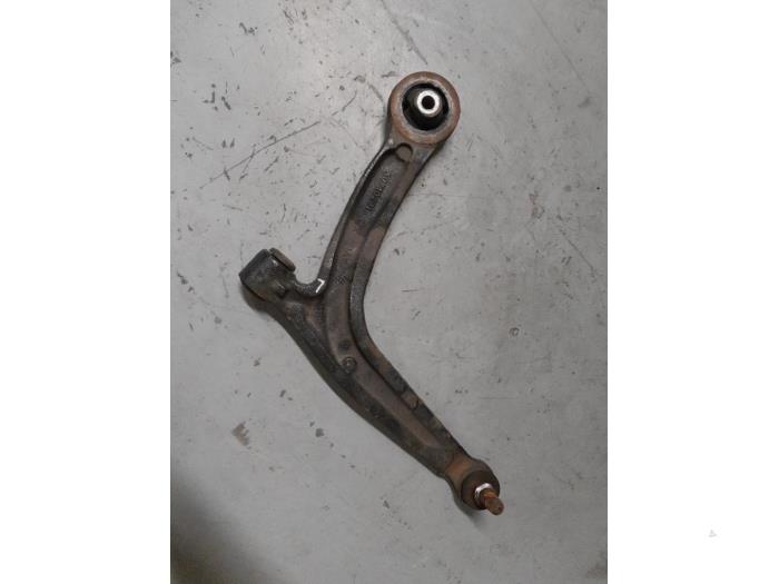 Front lower wishbone, left from a Fiat 500 (312) 0.9 TwinAir 60 2017