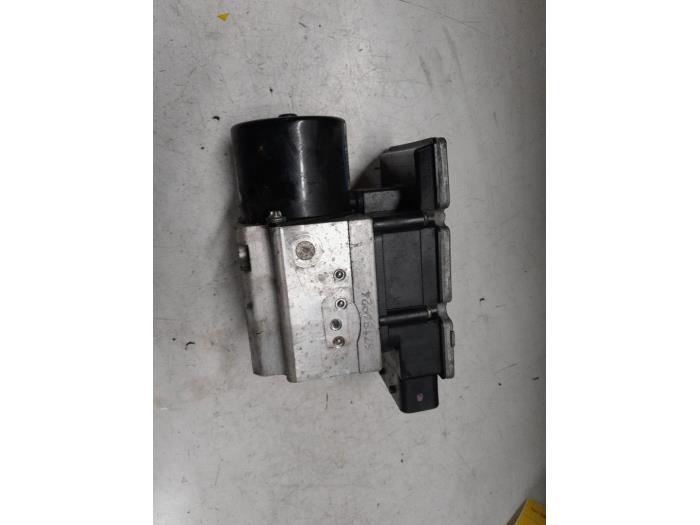 Usagé Bloc ABS Alfa Romeo 159 Sportwagon (939BX) 1.9 JTS 16V Prix € 125,00 Règlement à la marge proposé par A.T.S. van de Wiel