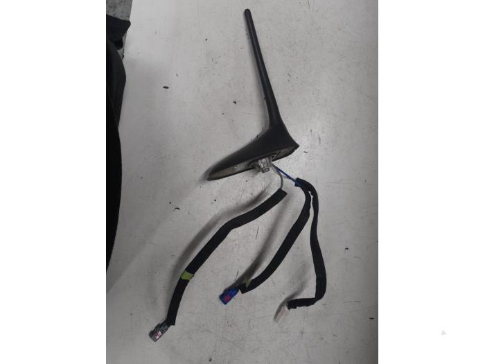 Antenna from a Fiat 500 (312) 1.2 69 2018