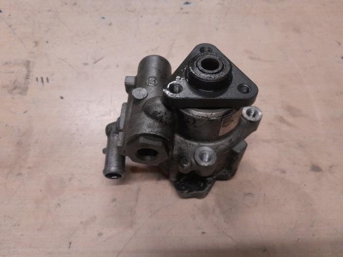 Usagé Pompe de direction Alfa Romeo 156 Prix € 35,00 Règlement à la marge proposé par A.T.S. van de Wiel